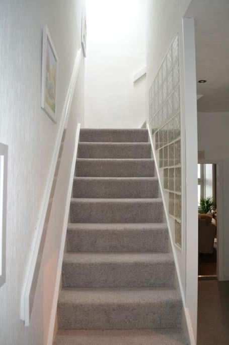 Riverview -3 Bedroom -sleeps 6 *