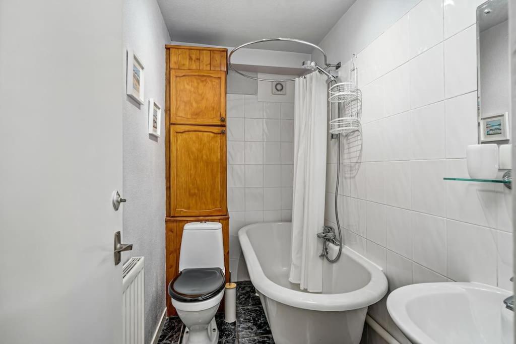 Riverview -3 Bedroom -sleeps 6 *