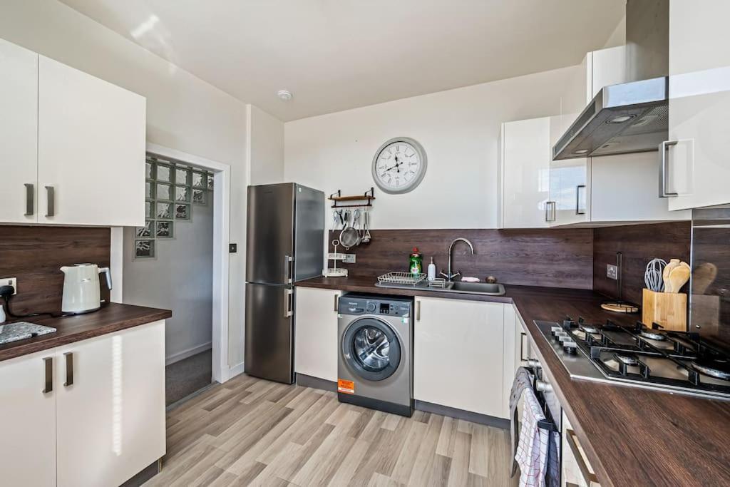 Riverview -3 Bedroom -sleeps 6 Apartment *